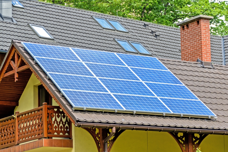 chauffagiste-LE BROC-min_solar-panels-1477987